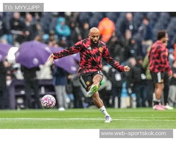 曼联转变阵型为433备战非洲杯姆伯莫等球员缺席